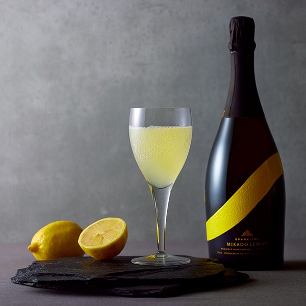 MIKADO LEMON Sparkling lemon sake（化粧箱入り）