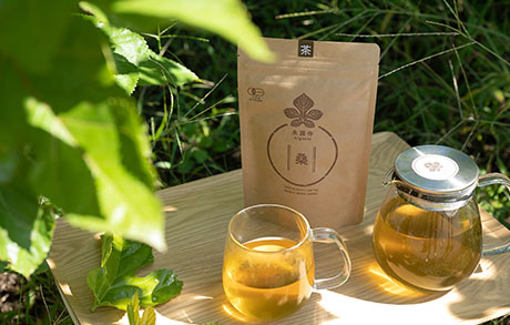 オーガニック農園へとよみがえった滋賀県山あいの大地で生まれる、おいしく健康的でエシカルな薬草茶。