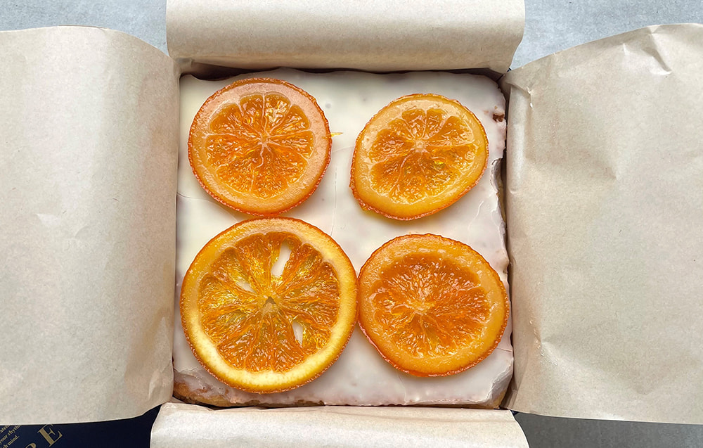 缶いっぱいに入った国産オレンジのパウンドケーキ