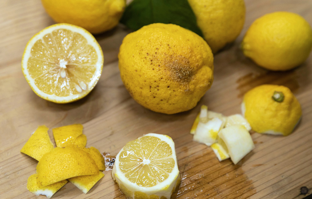 豊かな土壌をつくり、生命力たぎるレモンを使用する。「皮まで食べられるフレッシュレモン」。
