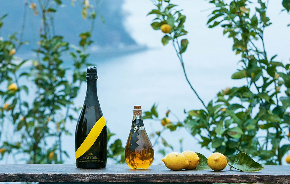 レモンと日本酒をかけ合わせて生まれた『MIKADO LEMON Sparkling lemon sake』。
